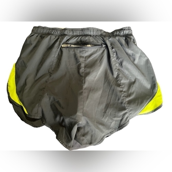 Nike women’s XS Work out shorts - Picture 2 of 6